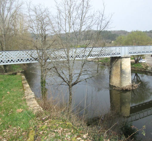 Pont-Saint-Léon-sur-Vézère-avant-Syndicat-Vallée-Vézère-Dordogne